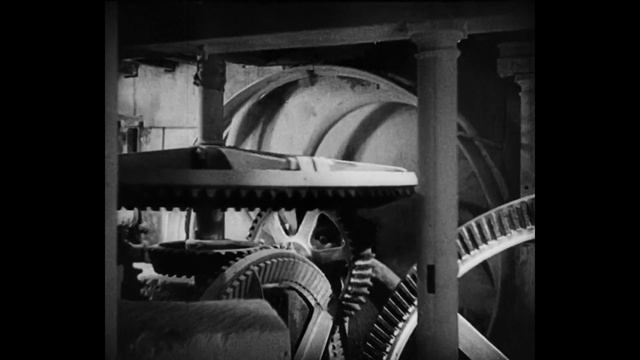 Vampyr (1932) by Carl Theodor Dreyer, Clip: Trouble up mill! -Gisèle & Gray walk away as doctor die смотреть онлайн