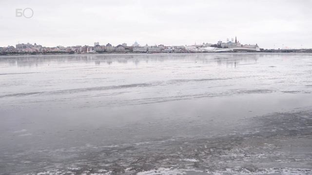 Рыбаки вновь вышли на хрупкий лед Казанки смотреть онлайн