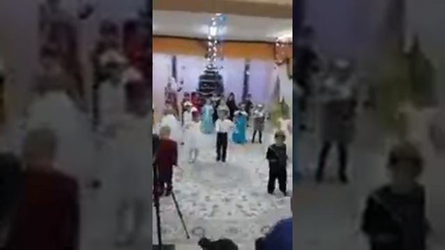 Утренник в садике Новый год. Дамиан старшая группа встречаем 2018 год