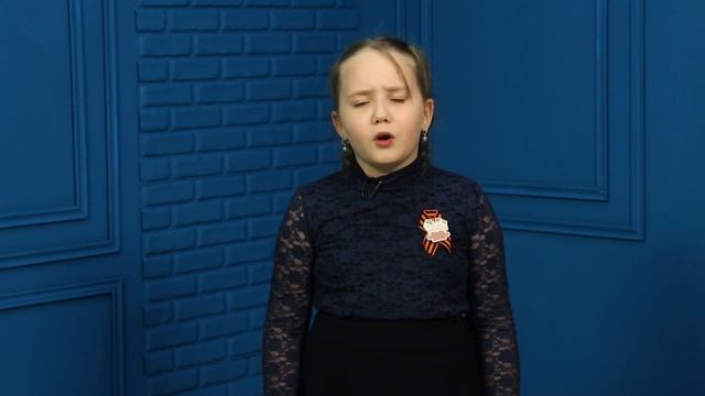 "Зинка" стихотворение Юлии Друниной, читает Ариана Антоненко. смотреть онлайн