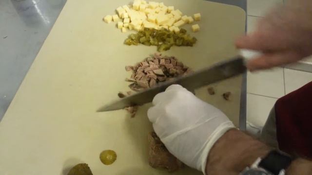 Салат из отворной говядины , яблока и сыра. смотреть онлайн