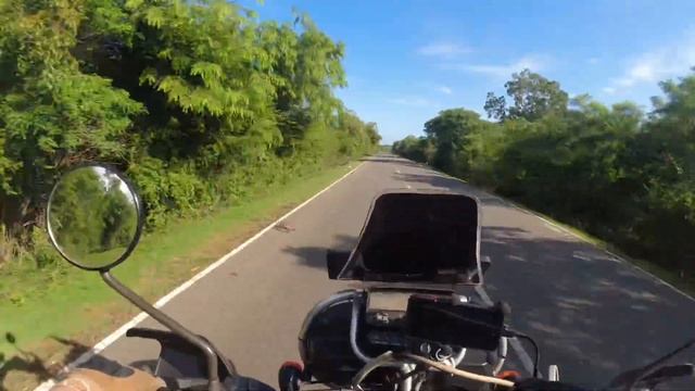 Riding from Katharagama to Buttala - Honda XR250 Baja смотреть онлайн