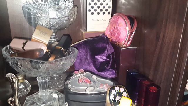 МОИ ПАРФЮМЕРНЫЕ ПОЛОЧКИ. MY PERFUME AND TRINKETS SHELF. NOT ALL. смотреть онлайн