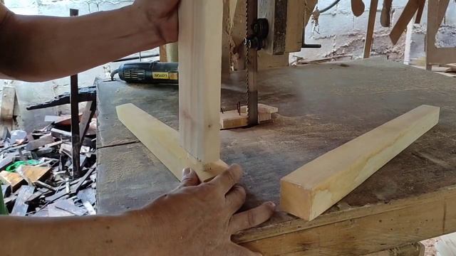 MAKING DINING CHAIR FRONT LEGS смотреть онлайн