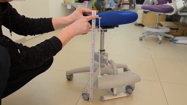 Детское кресло Mealux Duo-Kid Plus, настройка высоты сиденья и подножки смотреть онлайн