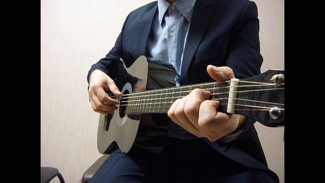 Купил гитару за 1500р и первый аккорд Am смотреть онлайн
