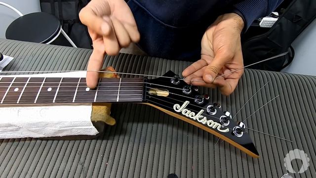 UPGRADE Guitarra Jackson Ganhou Seymour Duncan JB + Tarraxas Planet Waves Auto-trim e Blindagem смотреть онлайн