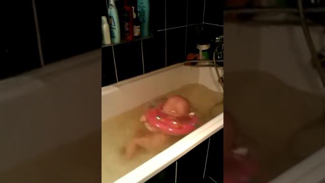 малец- пловец :))))) смотреть онлайн