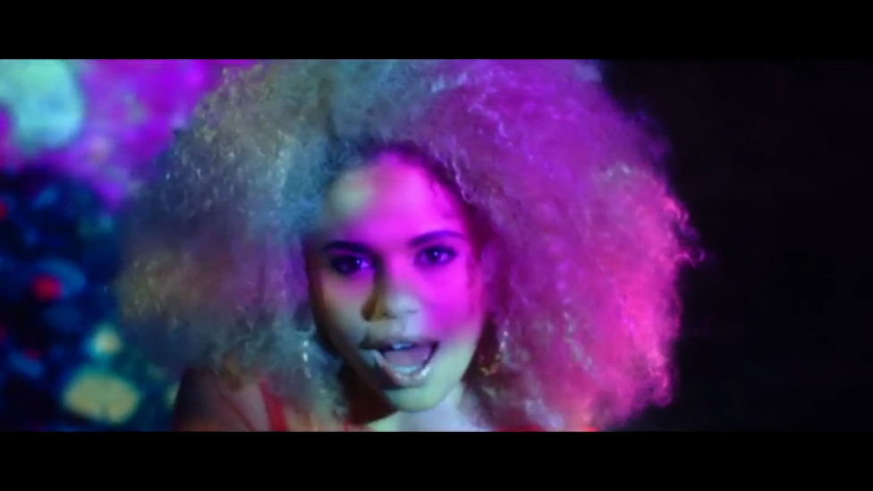 Neon Jungle - Welcome to the Jungle (Official Music Video 2014) смотреть онлайн