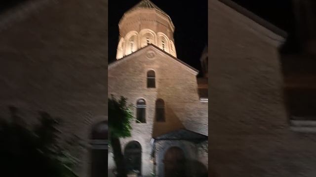 Храм святого Георгия, могилы 4 генералов и облако - Тбилиси, Грузия смотреть онлайн