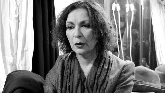 И.Бродский «Дорогая, я вышел сегодня из дому поздно», читает Елена Богданович смотреть онлайн