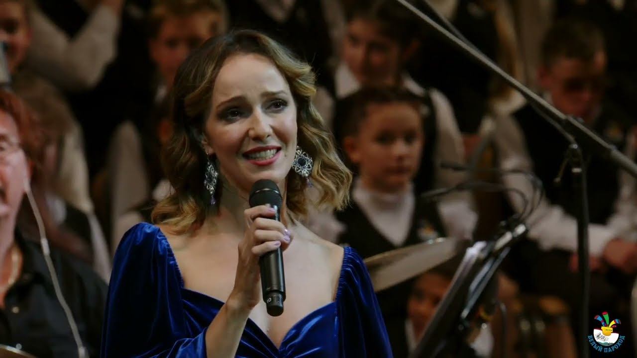 Гала-концерт фестиваля «Белый Пароход» 2022: песня «Леди Совершенство» смотреть онлайн