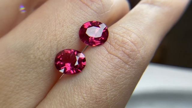 Ярко-красная шпинель в Москве смотреть онлайн