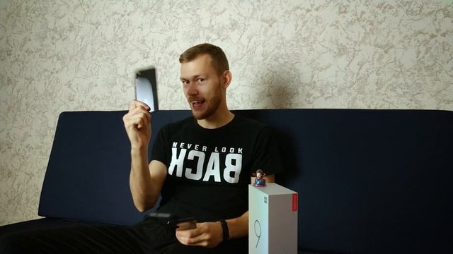 Xiaomi Mi 9 / Обзор на личном опыте смотреть онлайн