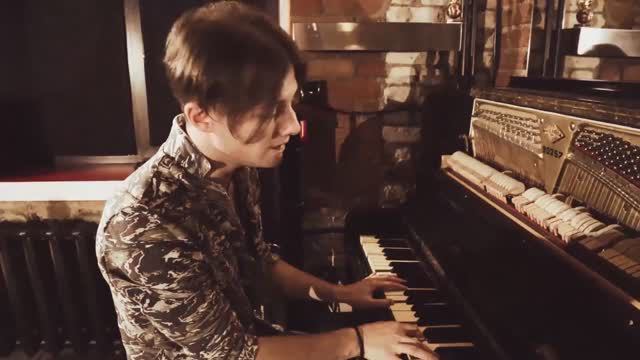 Сергей АРУТЮНОВ - Метро (клип из студии)