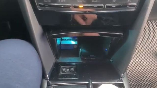 Беспроводная зарядка Toyota Camry V40 смотреть онлайн