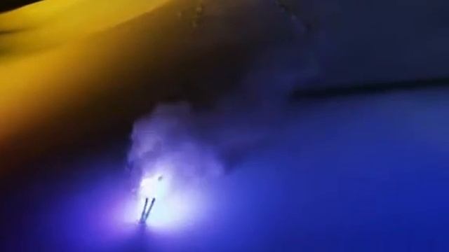 Это надо видеть! Два Горнолыжника в светодиодных костюмах!!!! смотреть онлайн