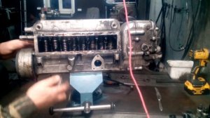 Т Н В Д двигателя Я М З -238 замена плунжерной пары   (125)