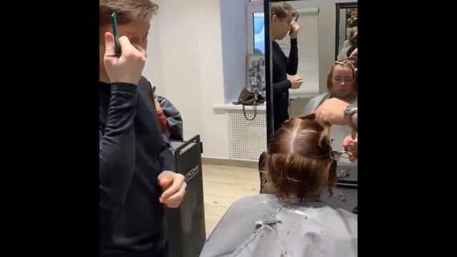 Любимая работа глазами учеников! Полный контакт!!! Andrey Akimov. Обучение парикмахеров! смотреть онлайн