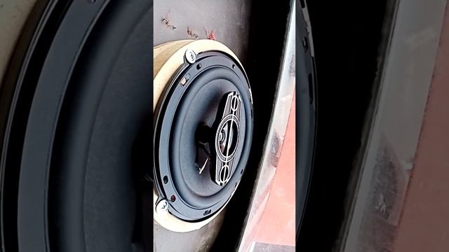 Москвич 412 автозвук,качает пасивный сабвуфер мистери на маленьком коробе ,16 динамики пионер 350W смотреть онлайн