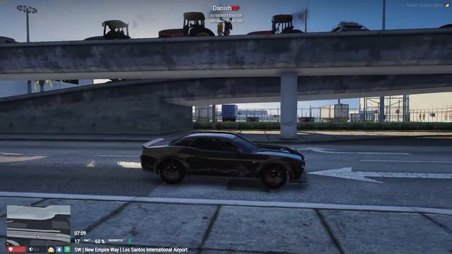 Røver en bank i en TRAKTOR?! 🚜🤣 смотреть онлайн