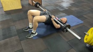 Ягодичный мостик со штангой лёжа