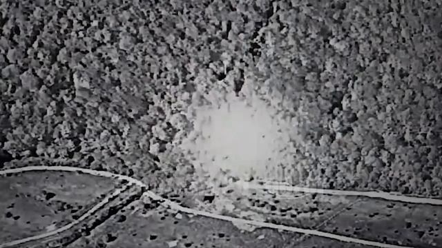 ? 裏切り者への一撃??ドローンが『ロシア義勇軍団??CIA政権(??キーウ)の破壊工作員』たちの装甲車両に?命中を記録しました。彼らはベルゴロド州シェベキノの領域に突破しようとした。