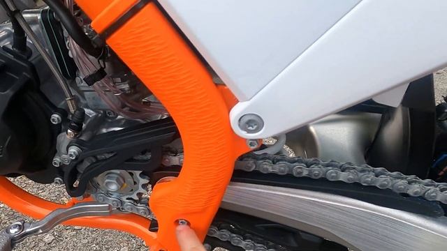 The FIRST 2022 KTM Motorcycle Unboxing on YOUTUBE! (2022 KTM 125 SX) (4K) смотреть онлайн