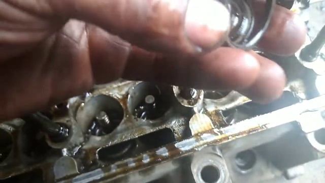 Нет компрессии в цилиндрах. Часть 2. Прогорела прокладка между цилиндрами. Лопнула пружина. смотреть онлайн