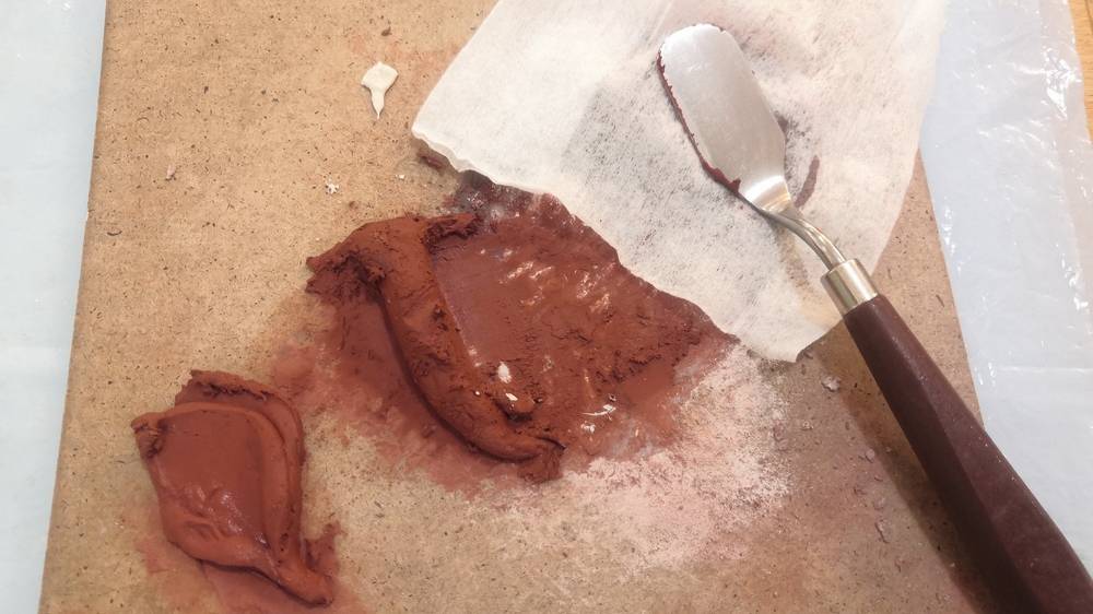 Как сделать лепесток цветка из шпатлёвки и крахмала с помощью мастихина смотреть онлайн