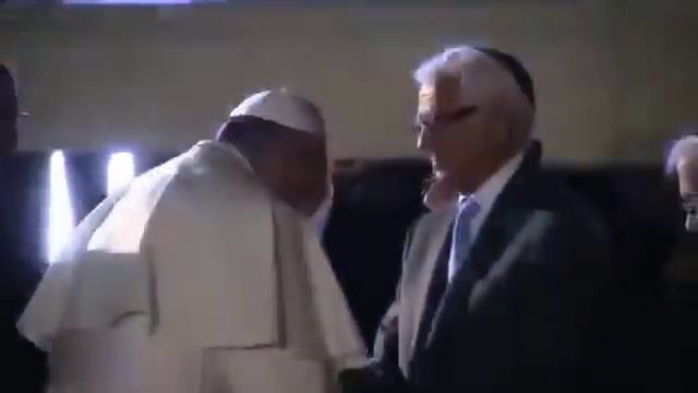 ПАПА РИМСКИЙ ФРАНЦИСК ЦЕЛУЕТ РУКИ В ИЗРАИЛЕ смотреть онлайн