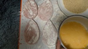 Свиной шницель из фарша, с хрустящей корочкой.
