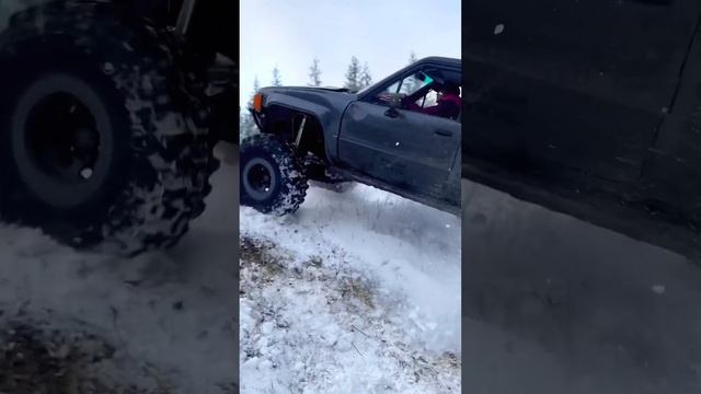 It’s snow wheeling season in the PNW!! #toyota #4runner #snow #snowwheeling #hilux #surf #hiluxsurf смотреть онлайн