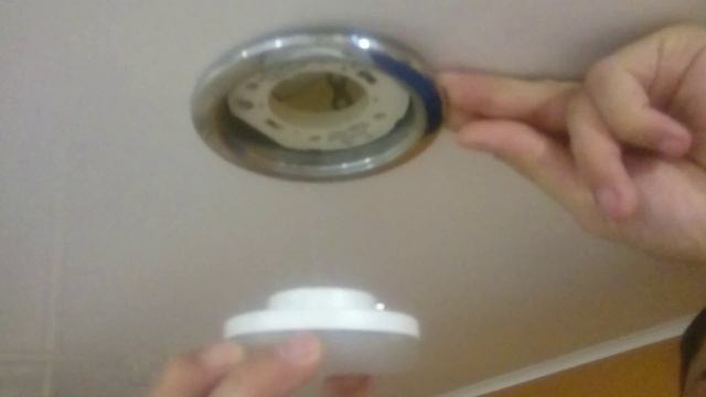 Натяжные потолки!!! Как заменить лампу в светильникеGX-53.самоучитель смотреть онлайн