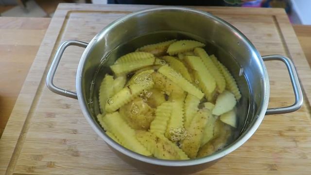 POMMES im BACKOFEN knusprig bekommen (ANLEITUNG) | Pommes Män смотреть онлайн