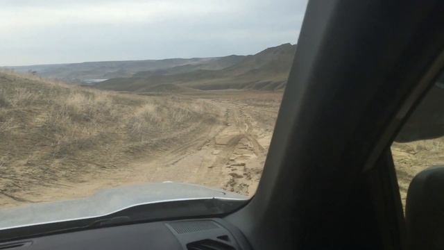 Казахстан. Степные дороги.Nissan X-TRAIL. Промоины по дороге к Писанным скалам смотреть онлайн