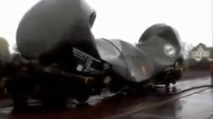 Вакуум сдавливает цистерну