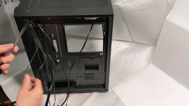 Распаковка GAMDIAS AURA GC3