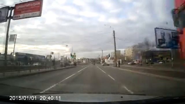 12.04.2017 Reno Duster поворот на лево. Перекресток Дальневосточный - Крыленко. смотреть онлайн