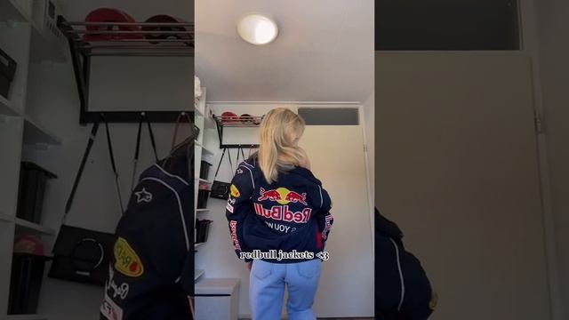Vintage Red Bull Jacket смотреть онлайн