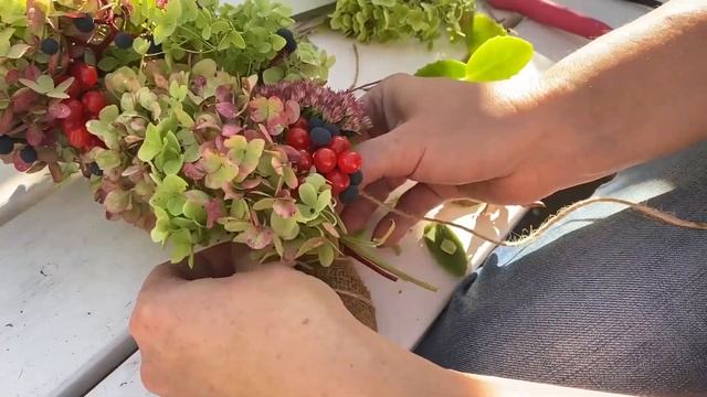 Венок осенний из природных материалов своими руками. смотреть онлайн