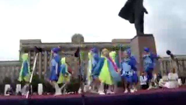 Пусть падают капли, а мы веселимся... смотреть онлайн