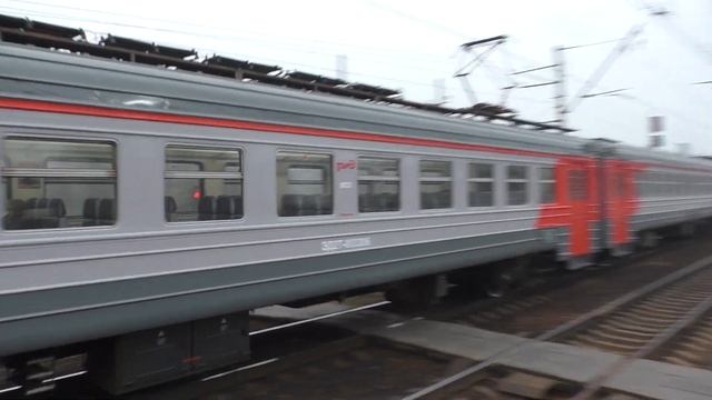 Электропоезд ЭД2Т-0033 прибывает на платформу Шереметьевская смотреть онлайн