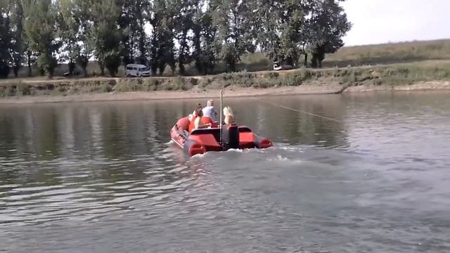 Катаемся на катере смотреть онлайн