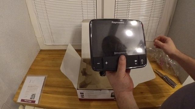 Эхолот Raymarine Dragoflay 7 Pro SONAR/GPS посылка от интернет магазина Happy Angler смотреть онлайн