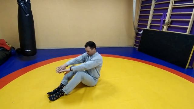 Страховка при падении на спину. Как научиться падать без травм смотреть онлайн
