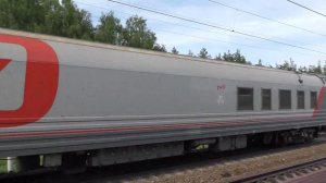 Электровоз ЭП1М-792 с пассажирским поездом