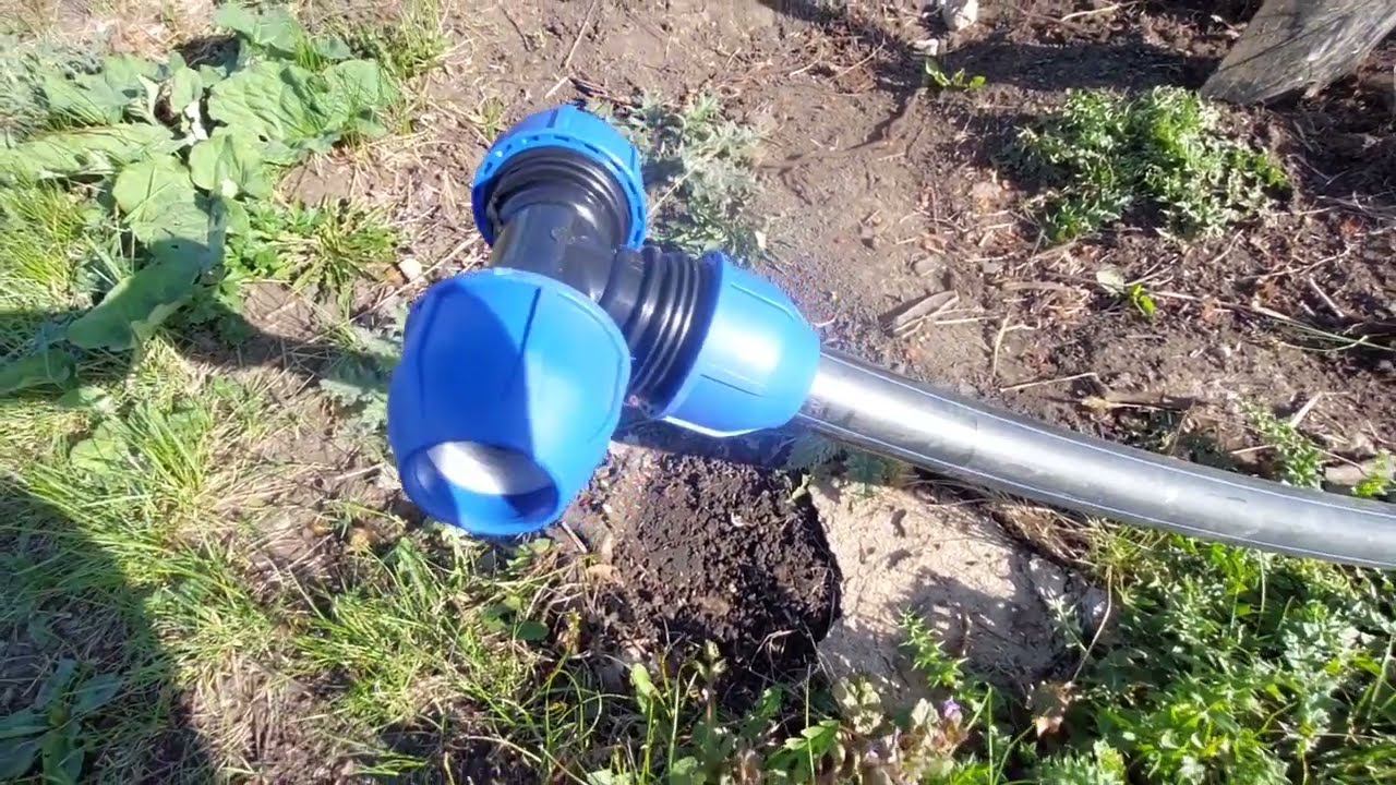 Делаю капельный полив своими руками на даче. Быстро и просто организовал полив участка. смотреть онлайн