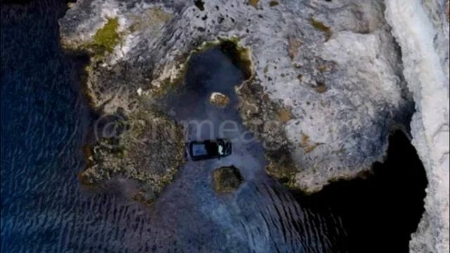 Сорвались с обрыва прямо в... смотреть онлайн