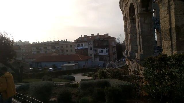 РИМСКИЙ КОЛИЗЕЙ В СОВРЕМЕННОЙ ХОРВАТИИ ГОРОД ПУЛА НОЯБРЬ 2021 смотреть онлайн